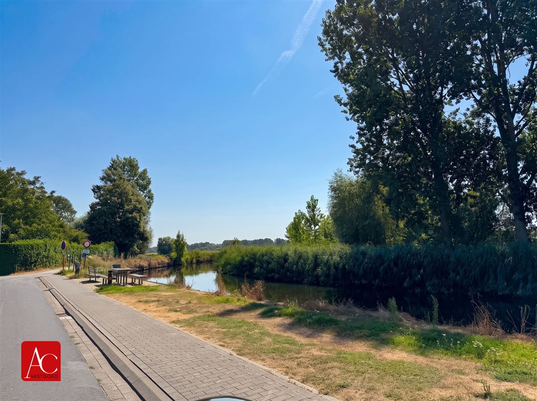 Vrijstaande woning met zwembad in rustige wijk