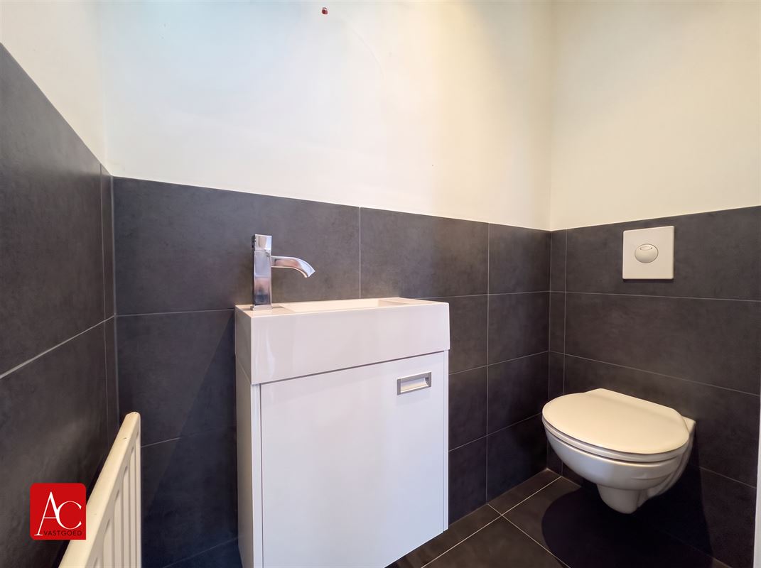 Vrijstaande woning met zwembad in rustige wijk