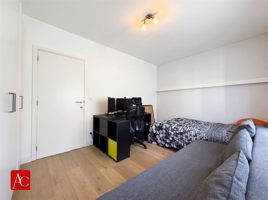 Vrijstaande woning met zwembad in rustige wijk