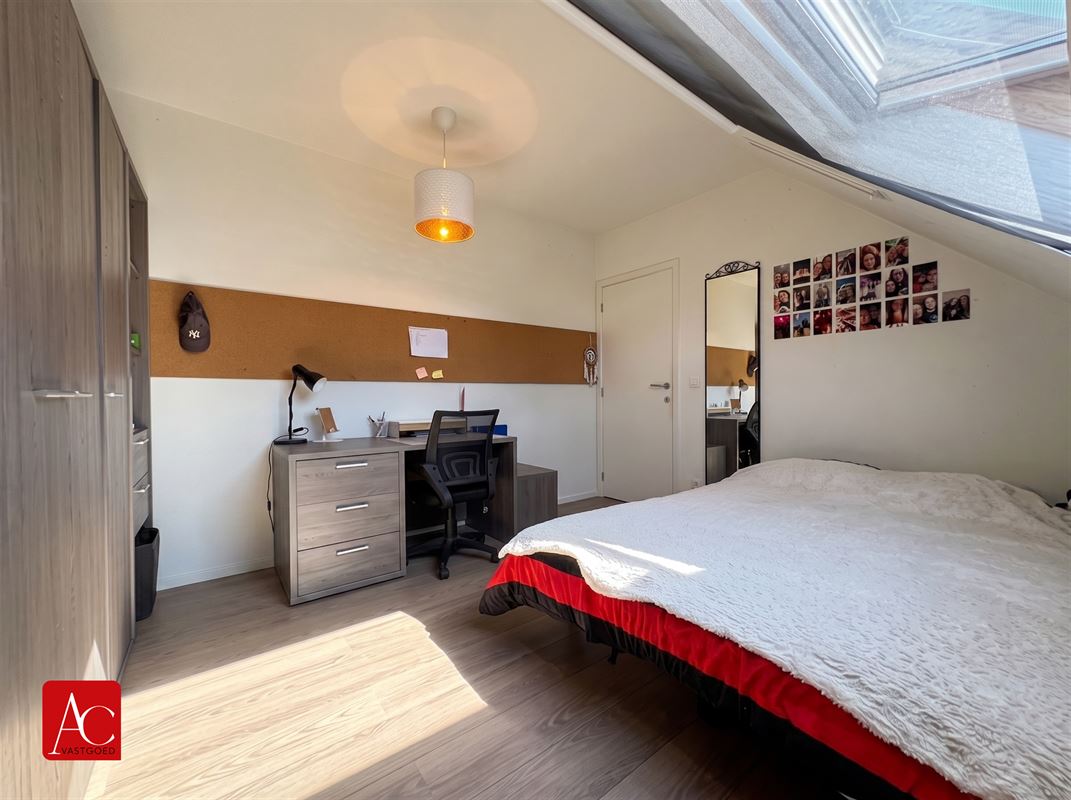 Vrijstaande woning met zwembad in rustige wijk