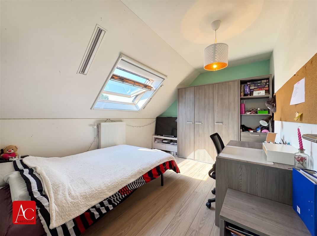 Vrijstaande woning met zwembad in rustige wijk