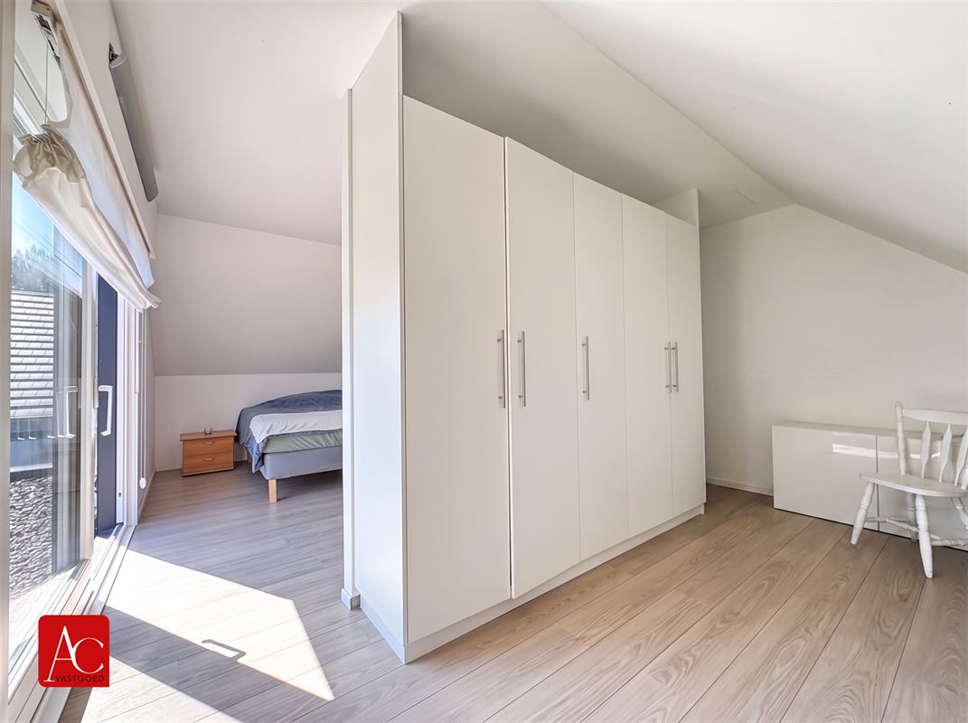 Vrijstaande woning met zwembad in rustige wijk
