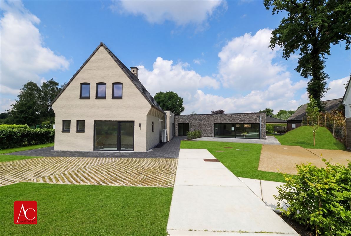 Serviceflat in recent complex met garage