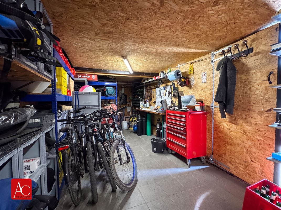 Vrijstaande woning met zwembad in rustige wijk
