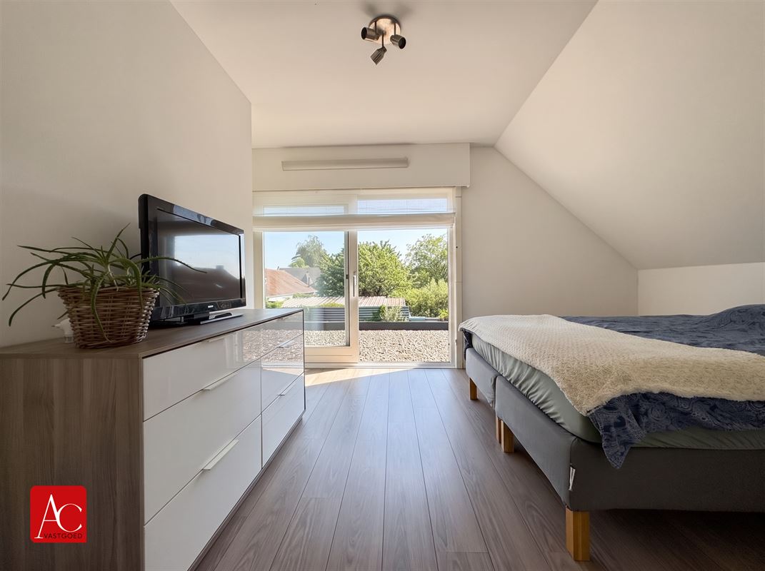 Vrijstaande woning met zwembad in rustige wijk
