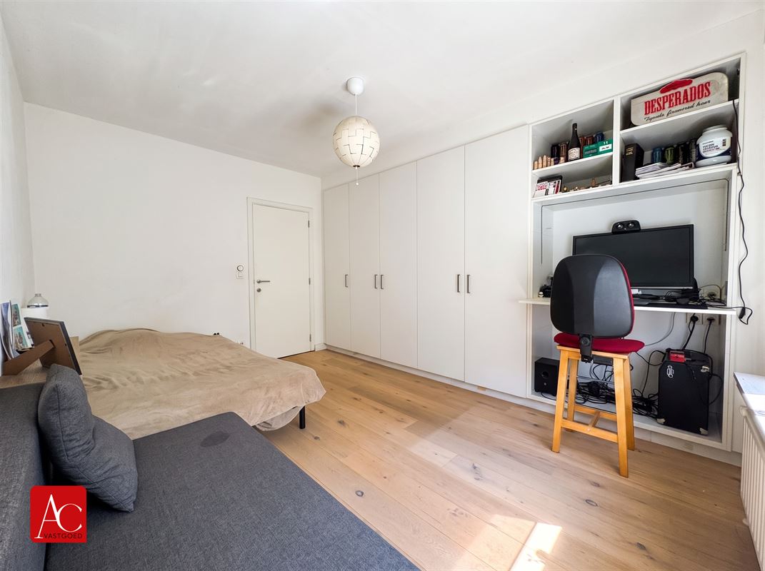 Vrijstaande woning met zwembad in rustige wijk