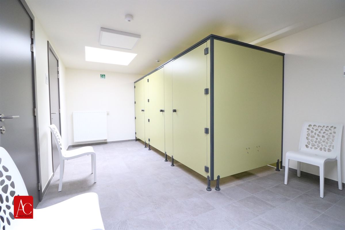 Serviceflat in recent complex met garage