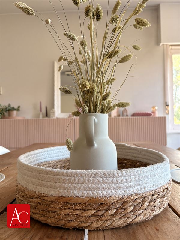 Halfopen bebouwing met 2 slpks en tuin met vergezicht