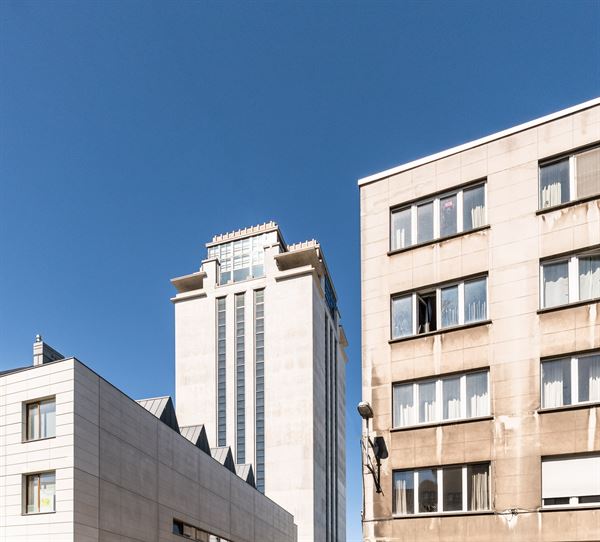 Te renoveren hoekappartement met een woonoppervlakte van 93m² is gelegen op de 3de verdieping.
Dit appartement is gelegen nabij de Boekentoren.

B...