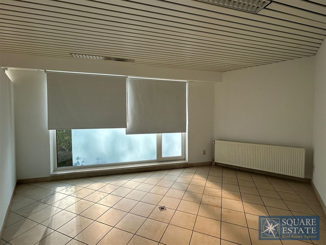 Foto 5 : Gelijkvloerse handelsruimte te 1080 MOLENBEEK-SAINT-JEAN (België) - Prijs € 235.000