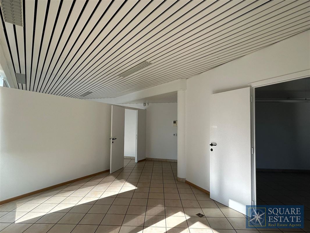 Foto 4 : Gelijkvloerse handelsruimte te 1080 MOLENBEEK-SAINT-JEAN (België) - Prijs € 235.000