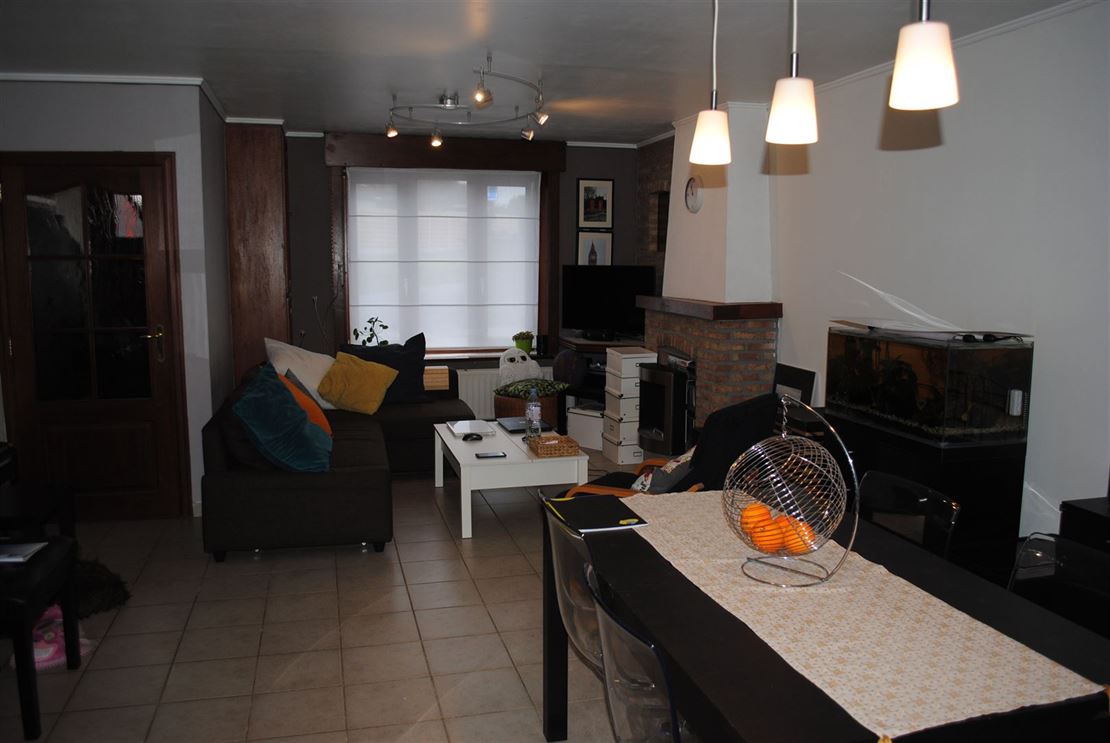 MAISON D HABITATION EN DEUX CHAMBRES AVEC JARDIN 
