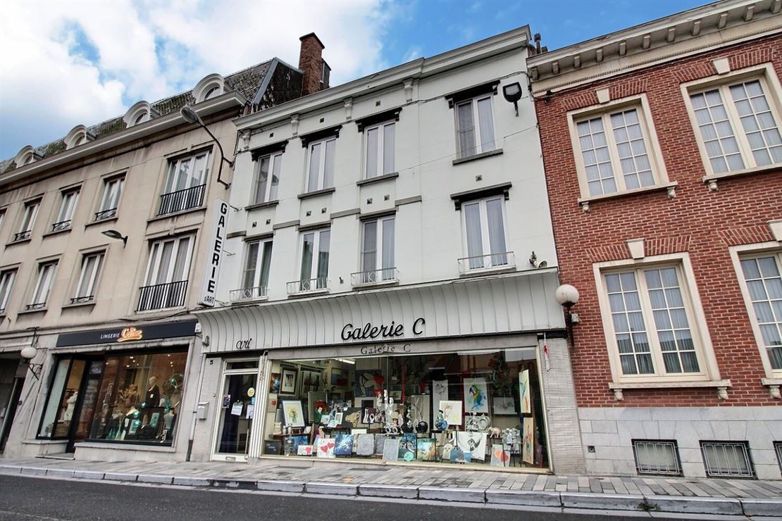 VENTE EN VIAGER D'UNE SUPERBE MAISON DE COMMERCE EN PLEIN CENTRE-VILLE