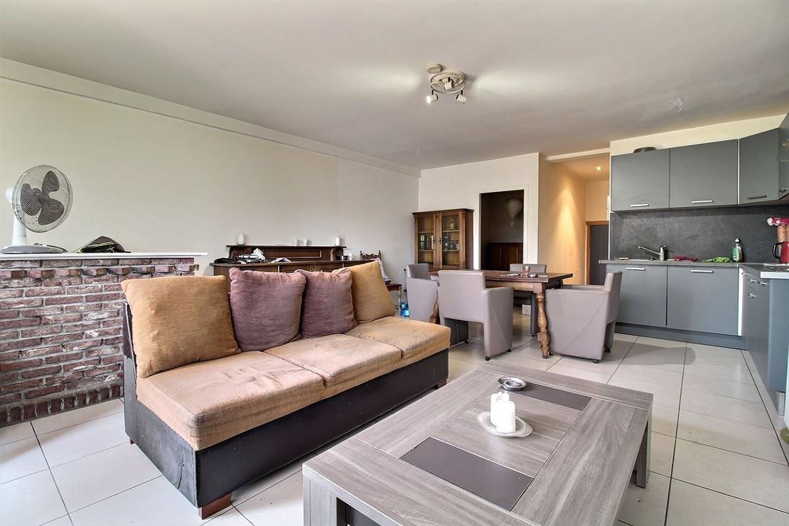 Appartement au rez-de-chaussée en centre-ville de Mouscron avec deux places de parking