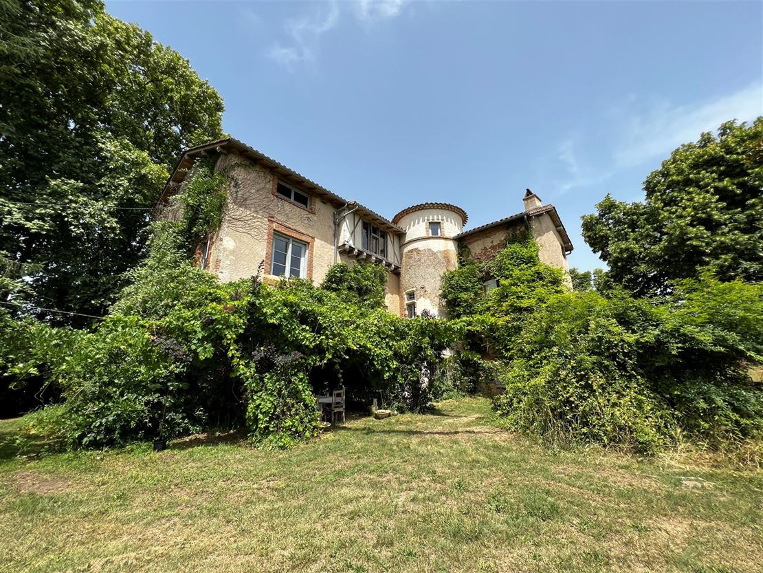 Majestueux château français du XVIe siècle
