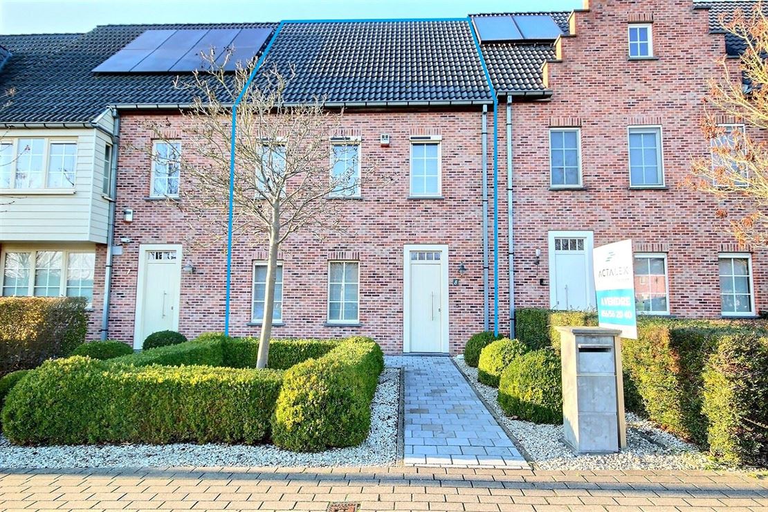 Superbe construction de 2009 dans un clos prisé avec garage à l'arrière