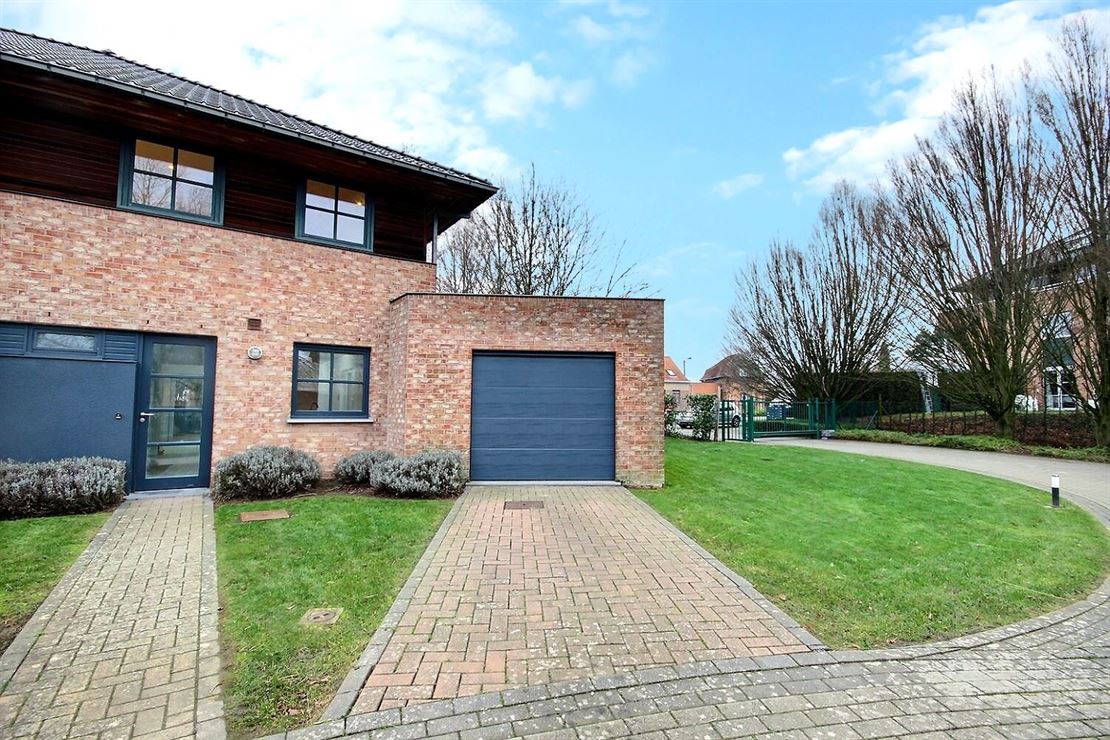 Superbe construction avec garage dans un clos résidentiel 