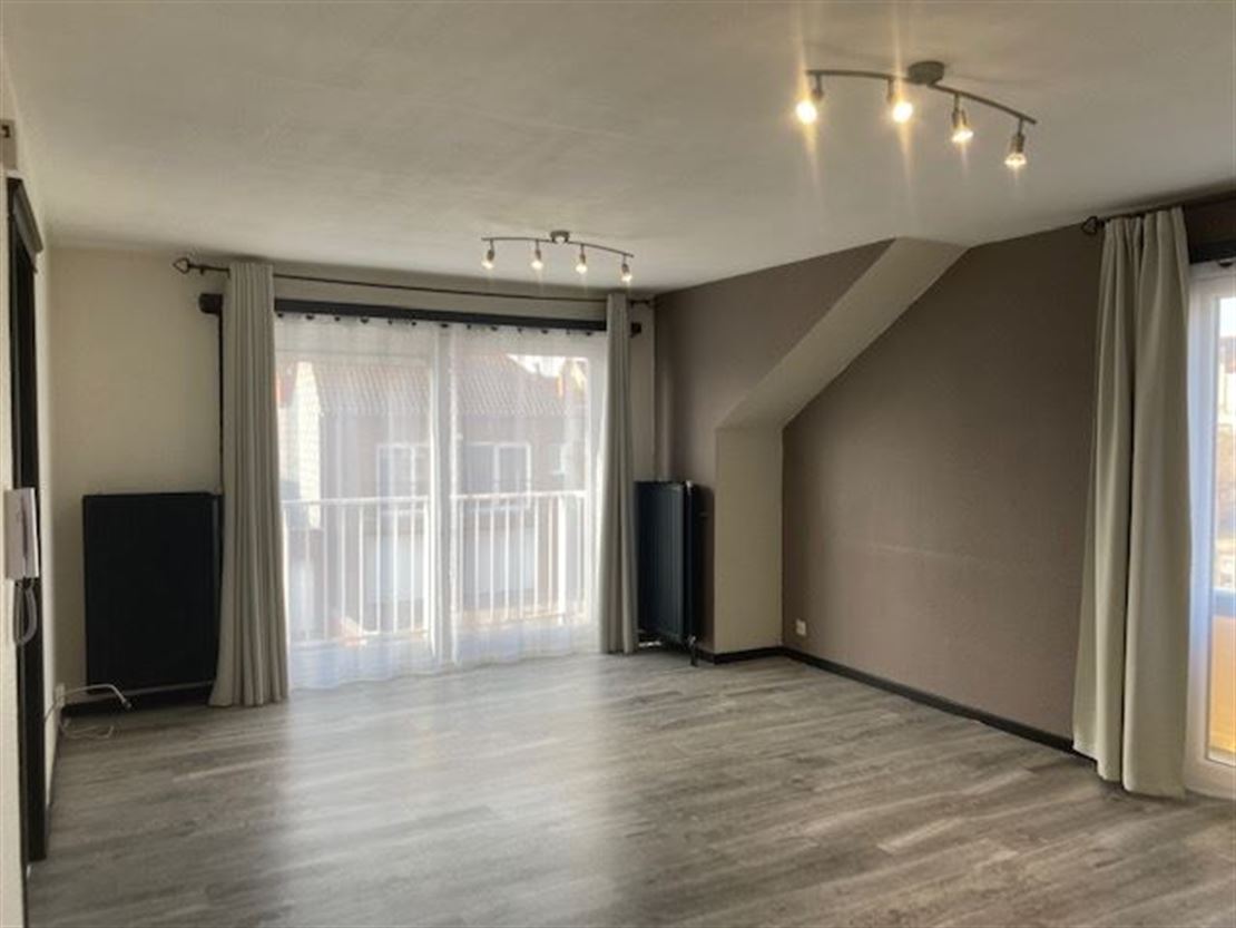 APPARTEMENT EN DEUX CHAMBRES AVEC GARAGE SITUE SUR MOUSCRON 