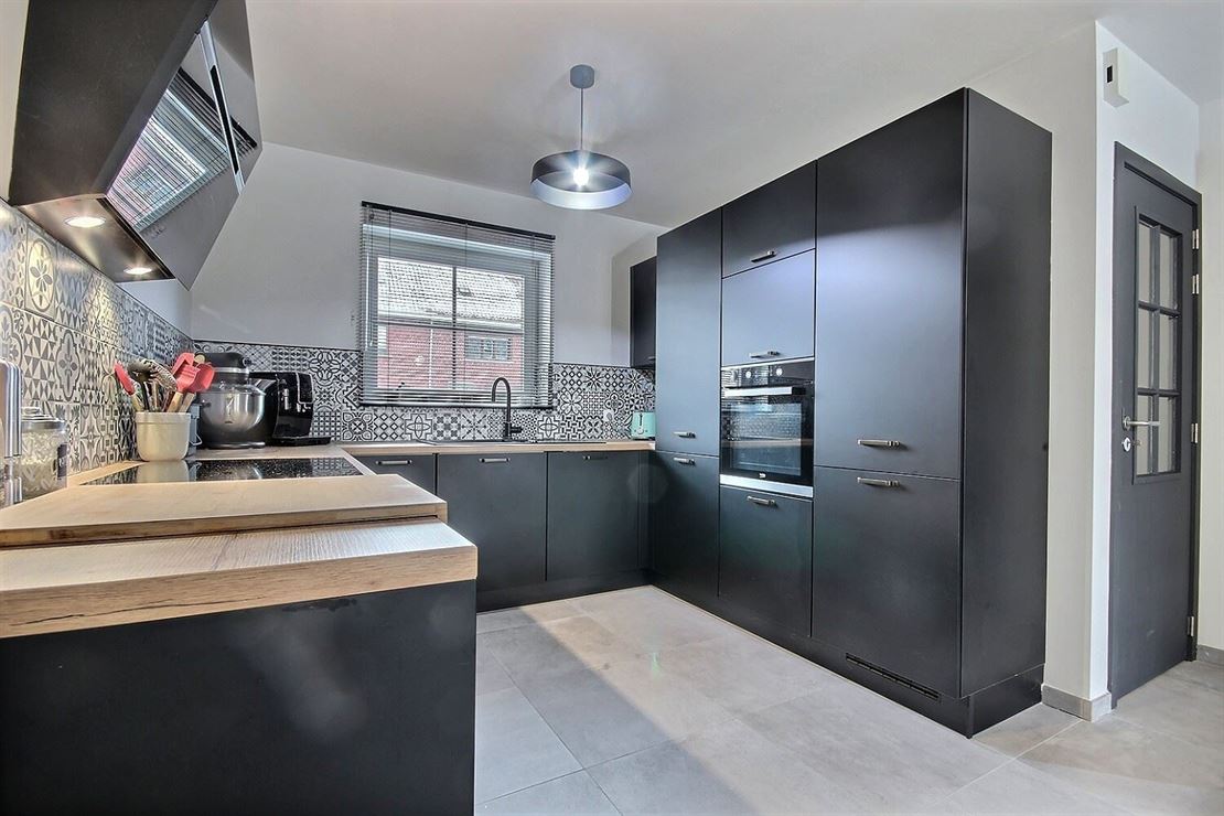 Superbe Construction de 2022 avec 4 chambres et garage 