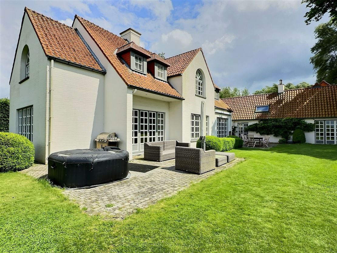 Demeure de charme aux prestations soignées dans un cadre verdoyant
