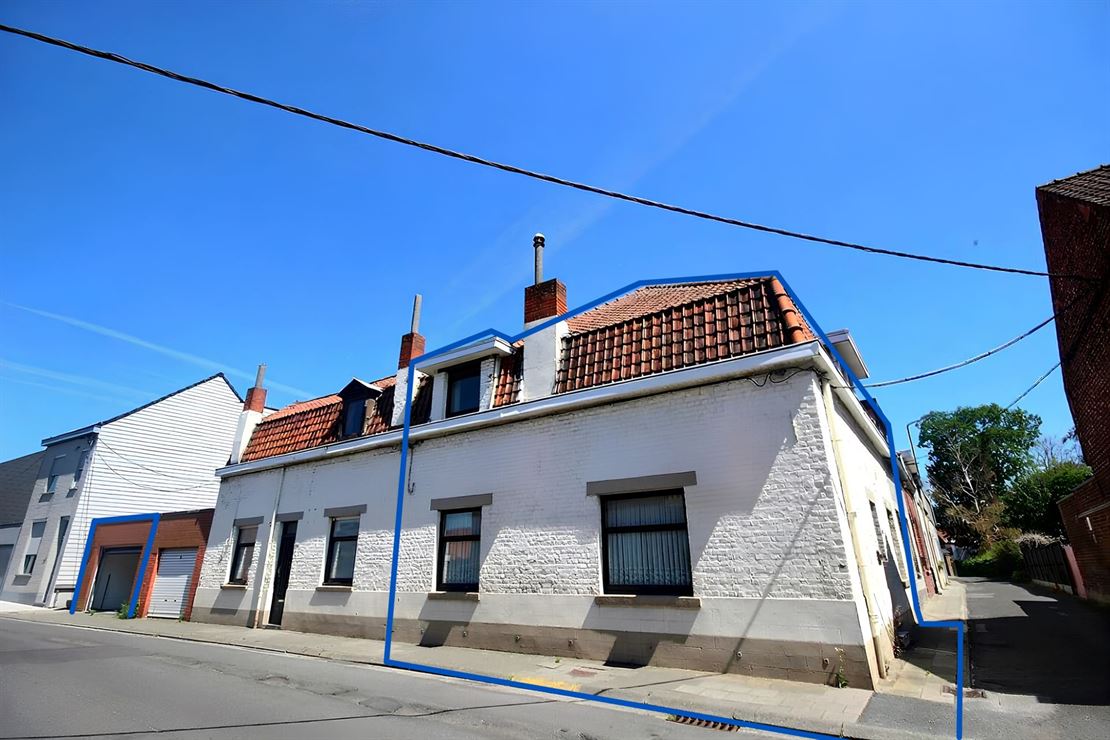 Maison 3 façades avec 3 chambres, garage et énorme potentiel !
