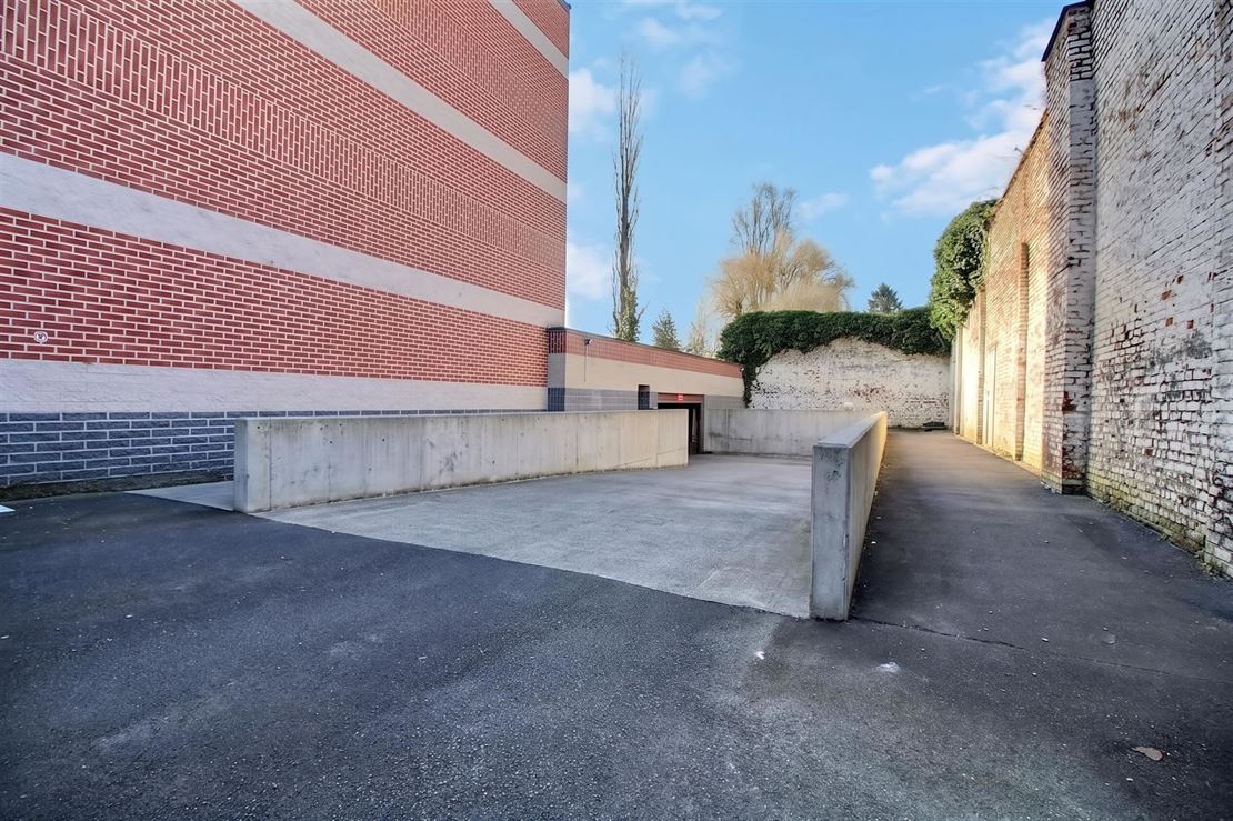 Un emplacement de parking couvert à vendre