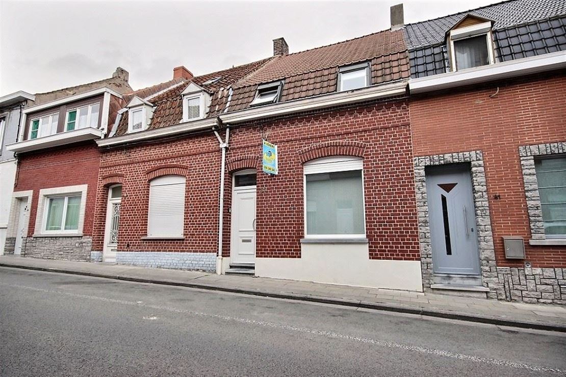Jolie maison mitoyenne avec quatre chambres et jardin sud-est	