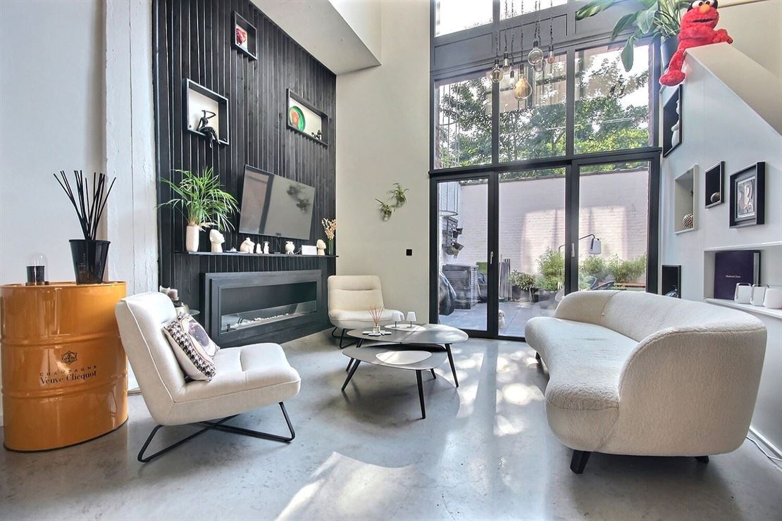 Magnifique loft duplex avec trois chambres et terrasse à Herseaux

