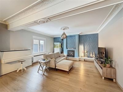 Statig residentieel landhuis met 4 slaapkamers en tuin.