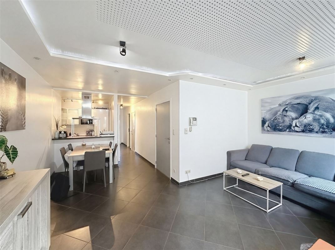 Instapklaar 2-slaapkamerappartement met terras vlakbij de Grote Markt.