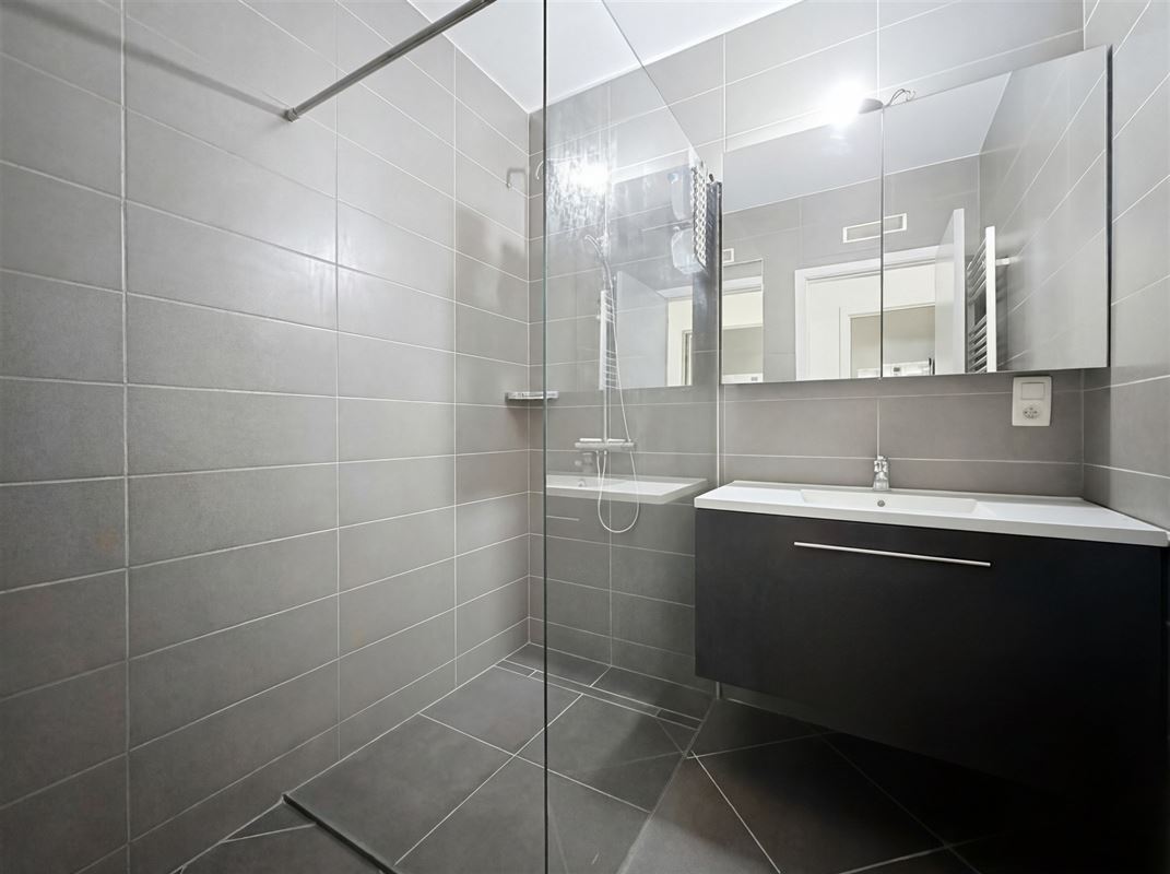 Instapklaar 2-slaapkamerappartement met terras vlakbij de Grote Markt.