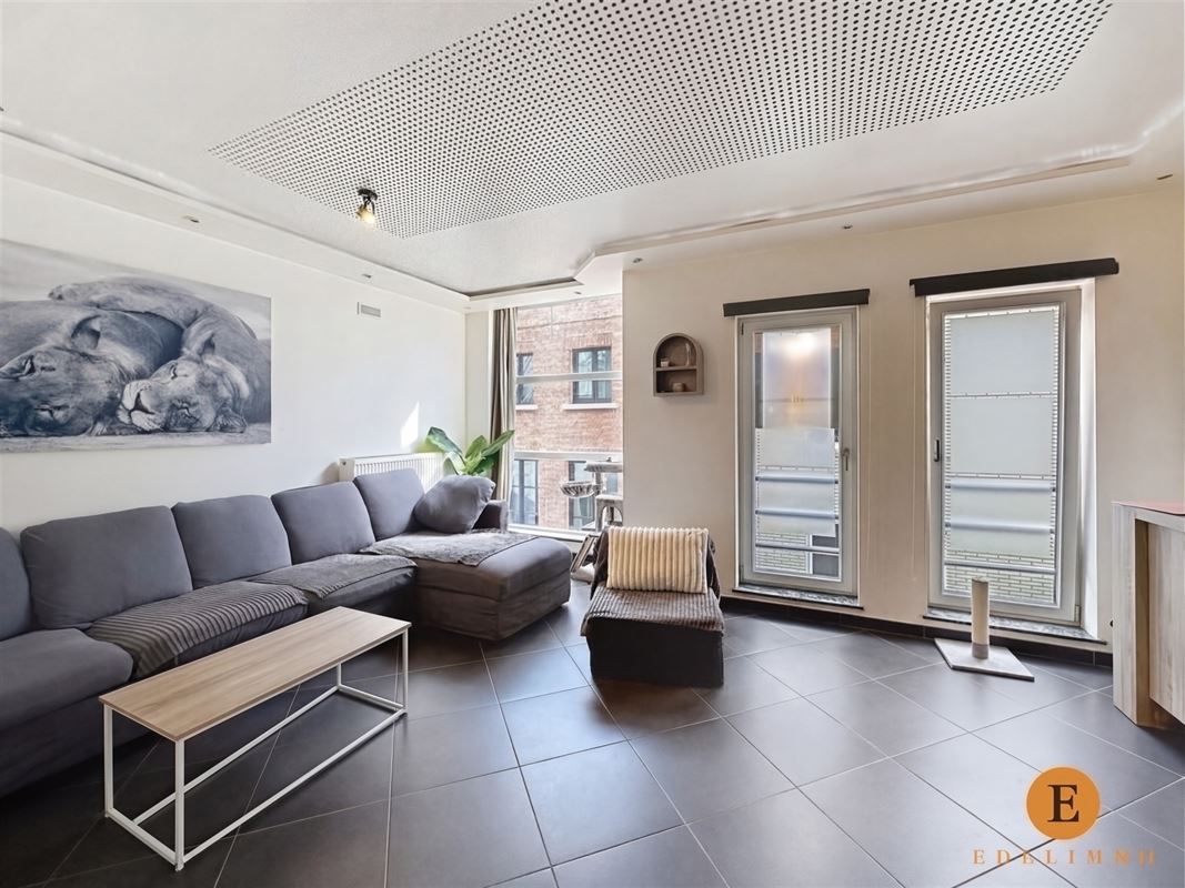 Instapklaar 2-slaapkamerappartement met terras vlakbij de Grote Markt.