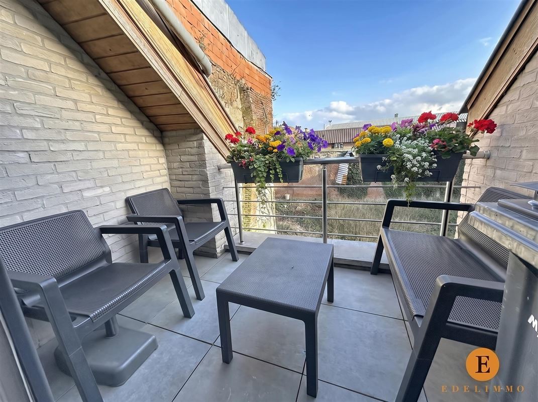 Instapklaar 2-slaapkamerappartement met terras vlakbij de Grote Markt.