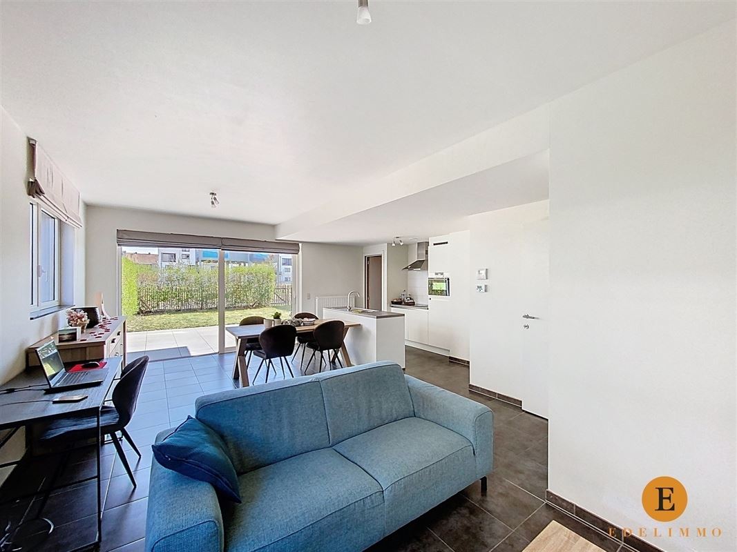 Modern gelijkvloers appartement met tuin en autostaanplaats.