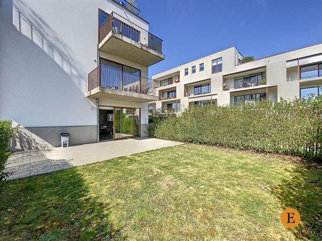 Modern gelijkvloers appartement met tuin en autostaanplaats.