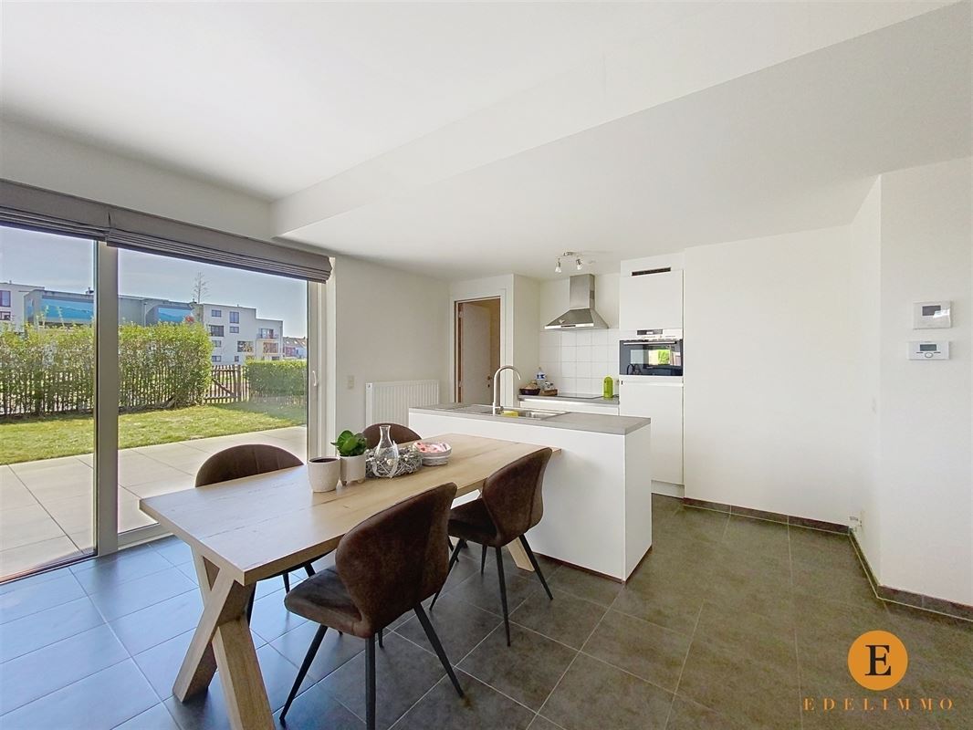 Modern gelijkvloers appartement met tuin en autostaanplaats.