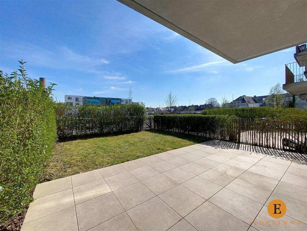 Modern gelijkvloers appartement met tuin en autostaanplaats.