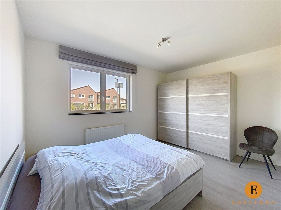 Modern gelijkvloers appartement met tuin en autostaanplaats.