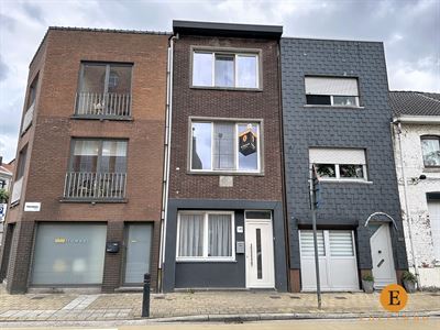 Interessante opbrengsteigendom met 2 à 3 slaapkamers nabij het station.