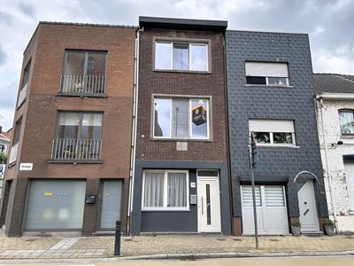 Interessante opbrengsteigendom met 2 à 3 slaapkamers nabij het station.