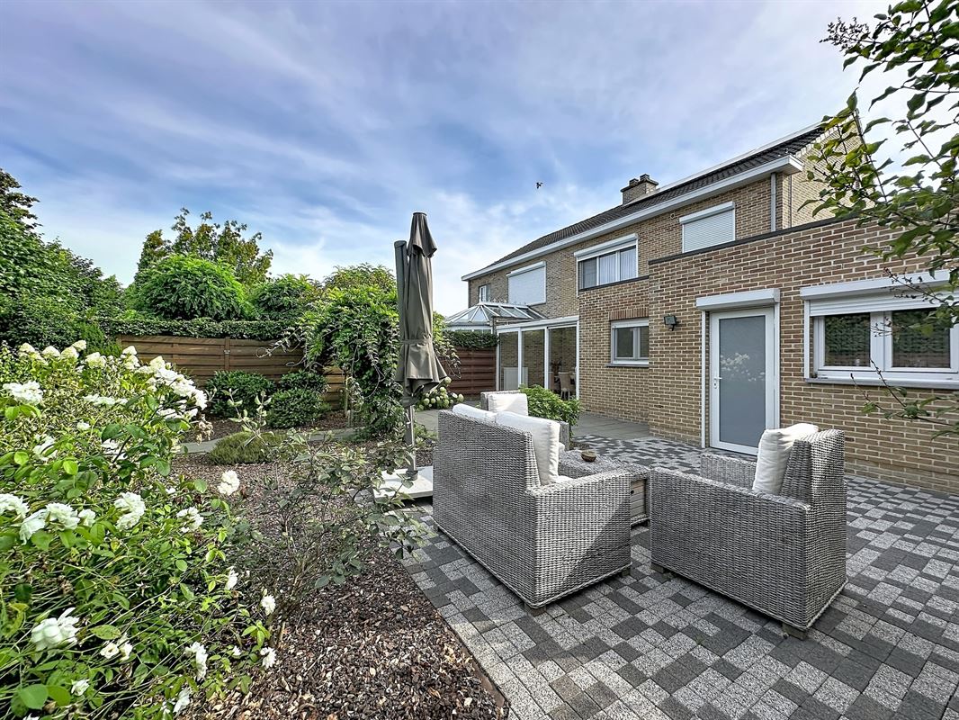 Instapklare HOB met oprit, garage en gezellige tuin.