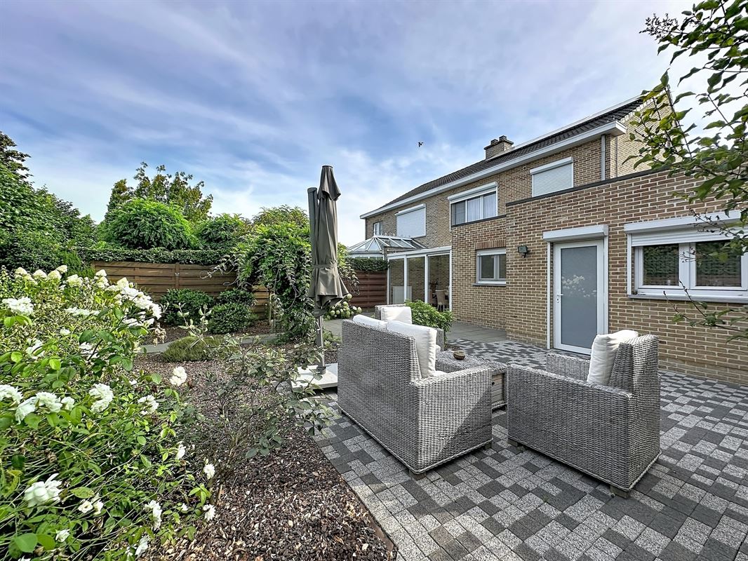 Instapklare HOB met oprit, garage en gezellige tuin.