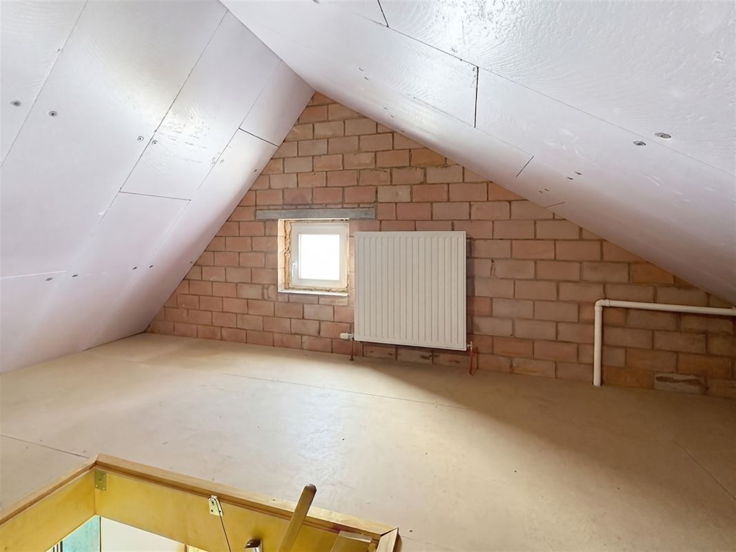 Instapklare HOB met oprit, garage en gezellige tuin.