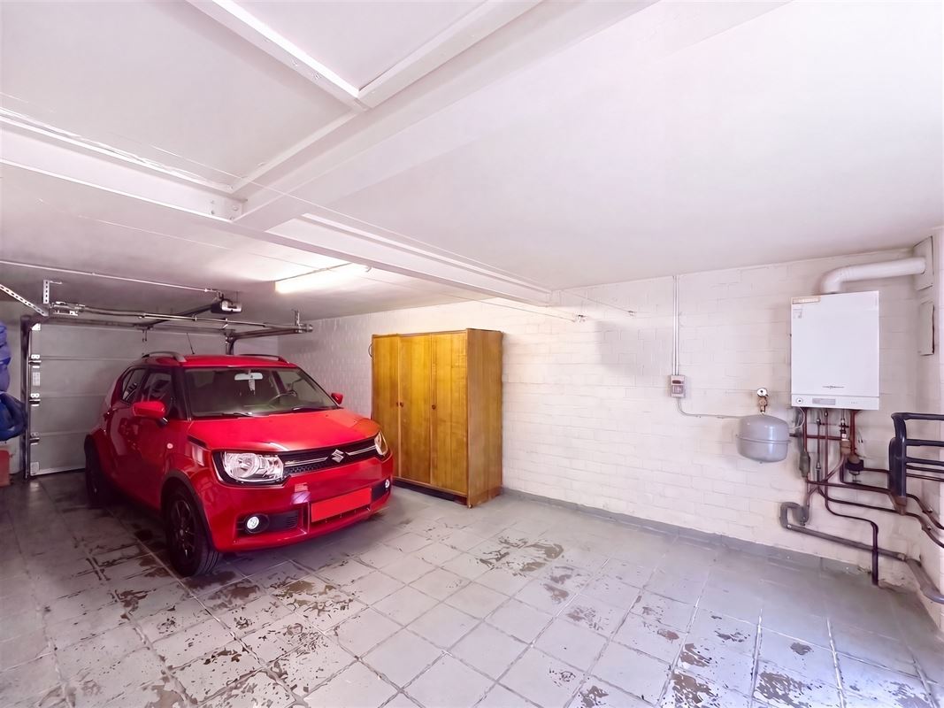 Goed onderhouden bel-etage met 3 slpks, garage en tuintje.