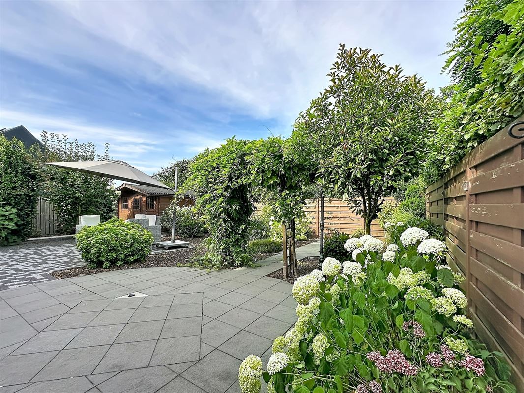 Instapklare HOB met oprit, garage en gezellige tuin.