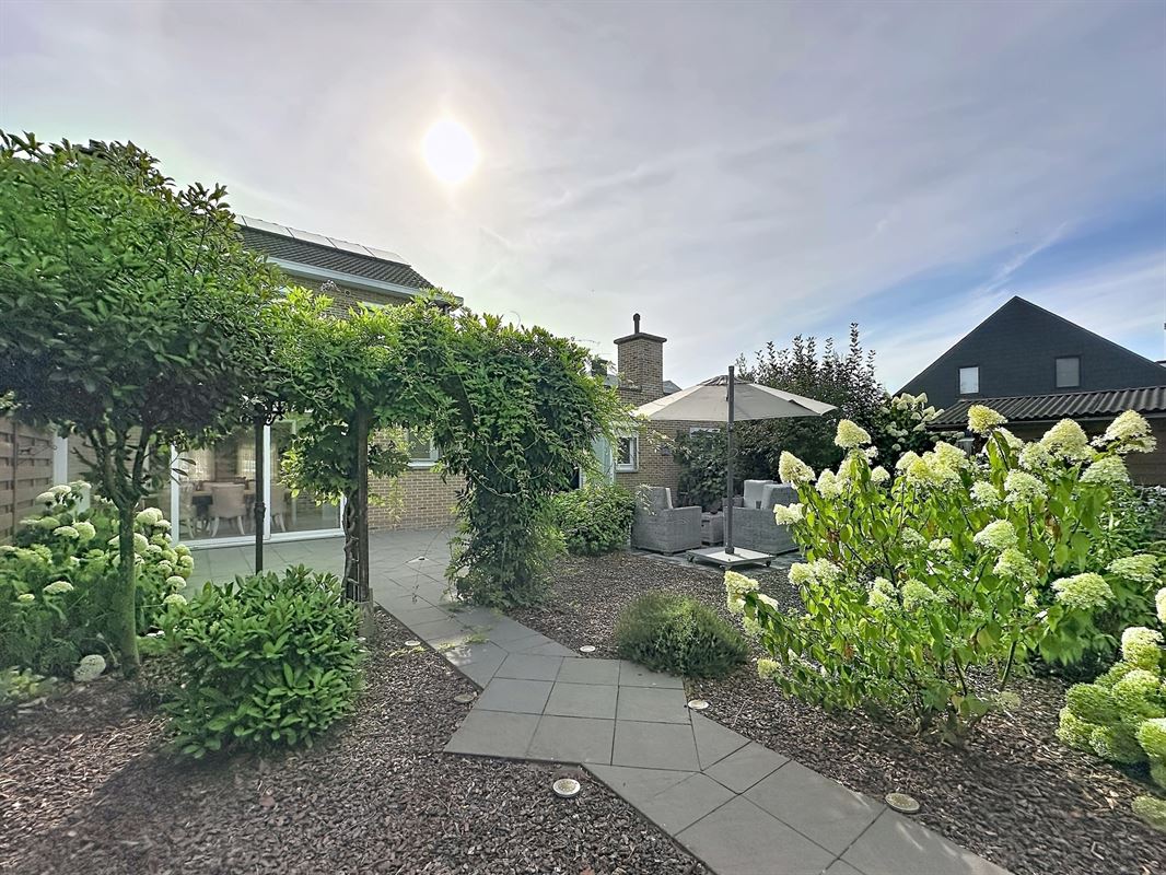 Instapklare HOB met oprit, garage en gezellige tuin.