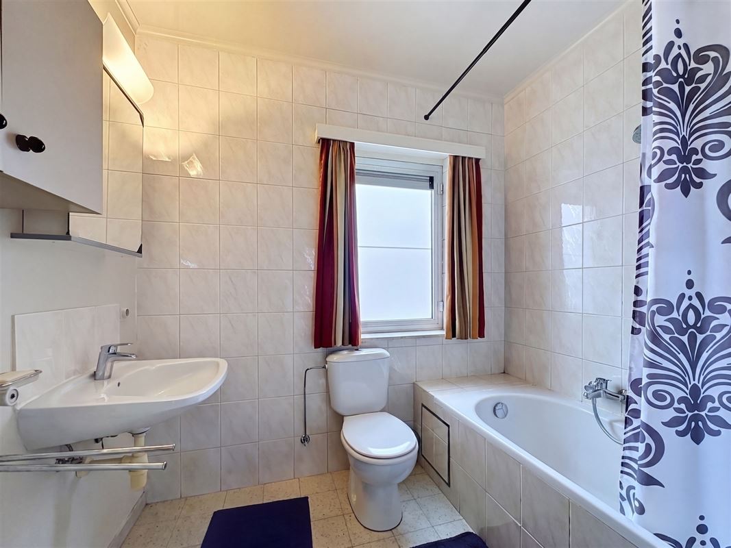 Goed onderhouden bel-etage met 3 slpks, garage en tuintje.