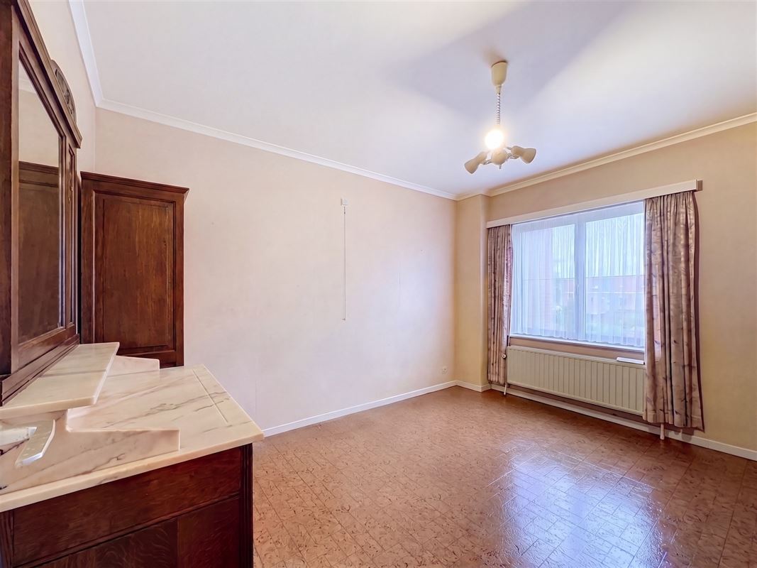 Goed onderhouden bel-etage met 3 slpks, garage en tuintje.