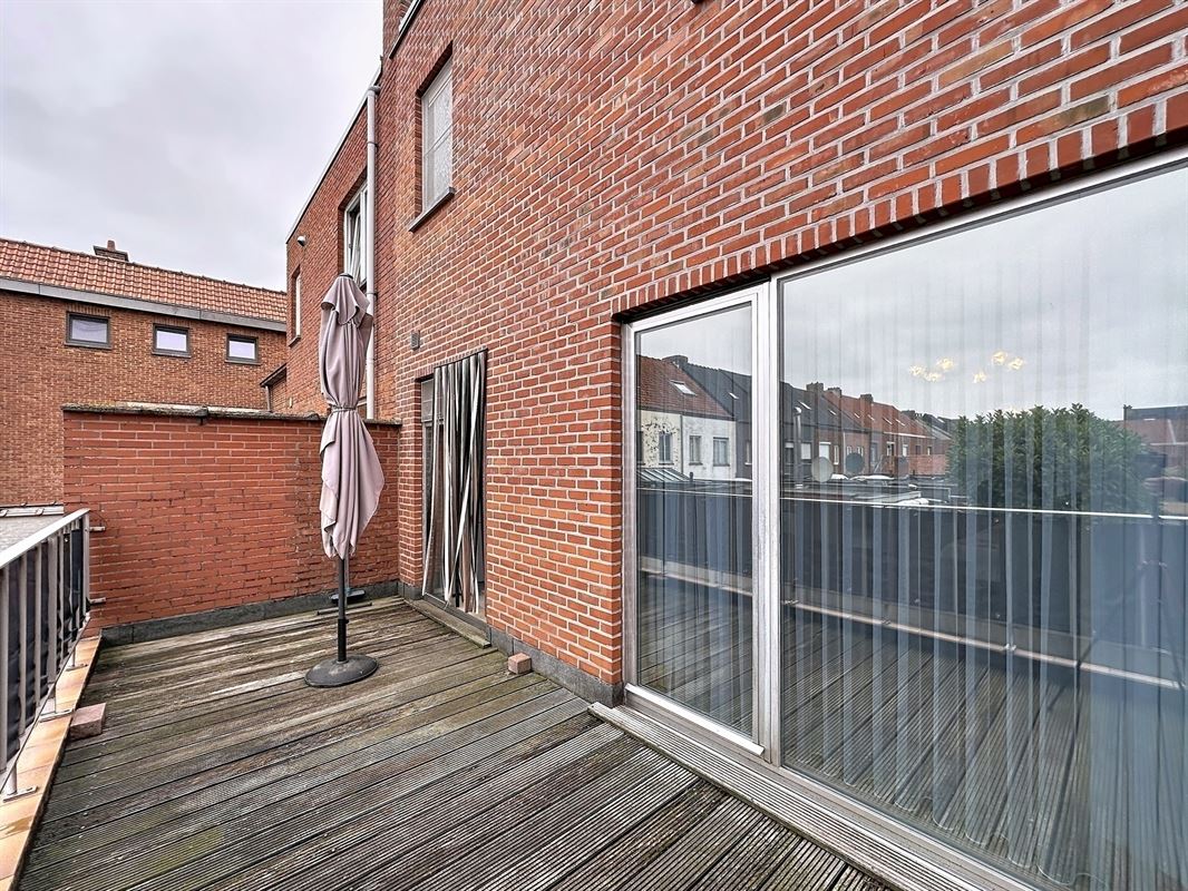 Goed onderhouden bel-etage met 3 slpks, garage en tuintje.