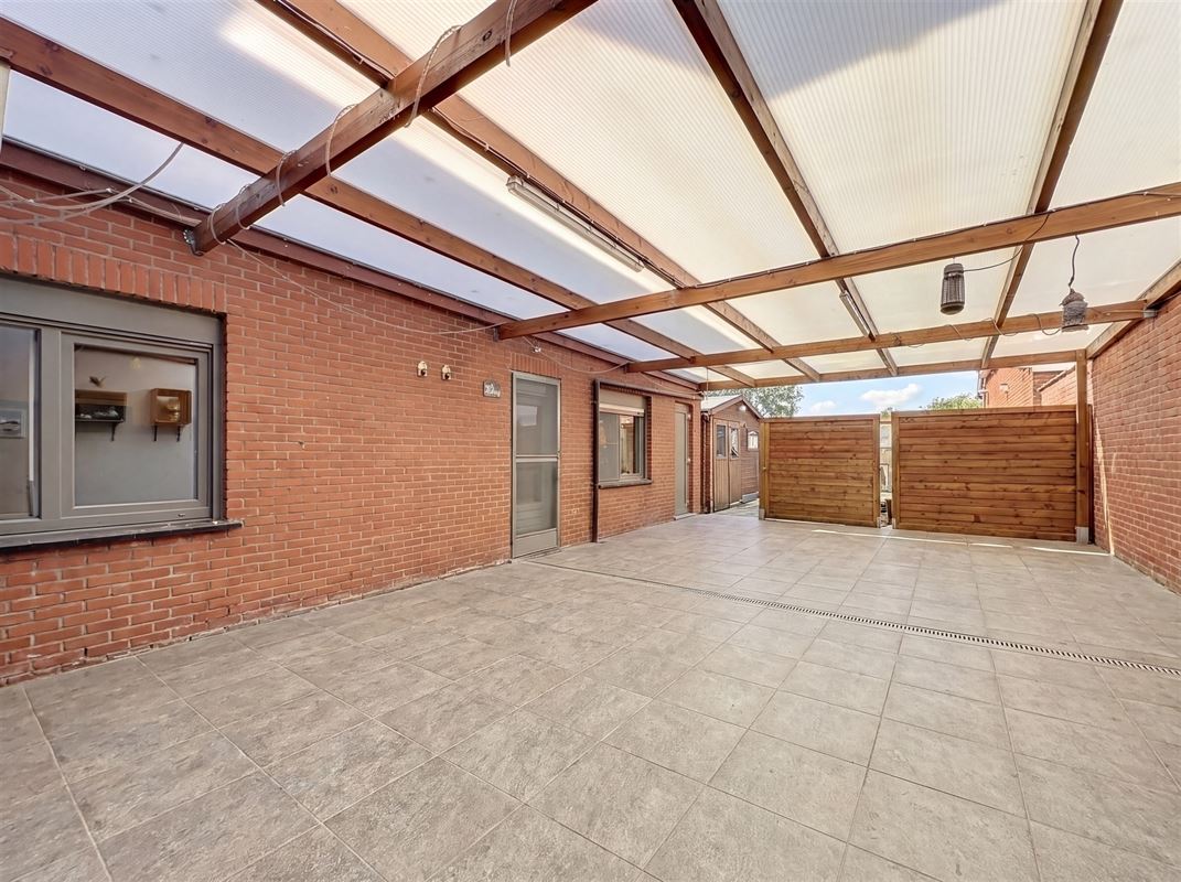 Instapklare HOB met 3 spks, garage en ruime werkplaats.